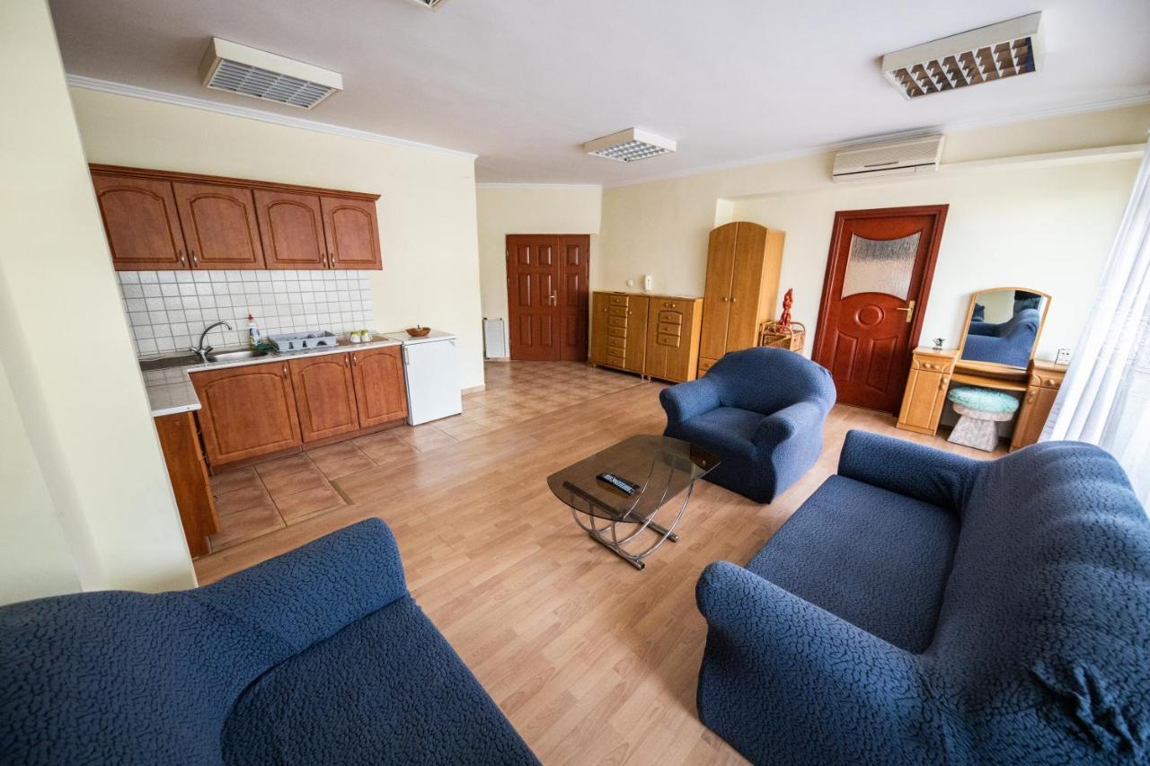 Elit Apartman Apartment เดเบรตเซน ภายนอก รูปภาพ